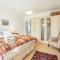 5 Bed in Bonchurch IC076