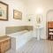5 Bed in Bonchurch IC076