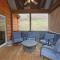 Rustic Modern Cabin with Hot Tub near rafting and Great Smokey Mountains - 布赖森城