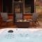 Rustic Modern Cabin with Hot Tub near rafting and Great Smokey Mountains - 布赖森城