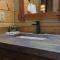 Rustic Modern Cabin with Hot Tub near rafting and Great Smokey Mountains - 布赖森城