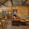 Rustic Modern Cabin with Hot Tub near rafting and Great Smokey Mountains - 布赖森城
