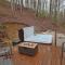 Rustic Modern Cabin with Hot Tub near rafting and Great Smokey Mountains - 布赖森城