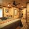 Scenic Solitude by Stony Brook Cabins - 赛维尔维尔