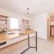Yanka 4 Houses