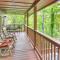 Charming Fox Den Cabin in Whittier with Hot Tub!