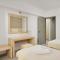 Acropolis Apartments