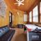 Chalet renovated Near Casino, Camelback , Kalahari 4bdrms firepit hot tub game room