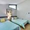 Chalet renovated Near Casino, Camelback , Kalahari 4bdrms firepit hot tub game room