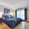 Chalet renovated Near Casino, Camelback , Kalahari 4bdrms firepit hot tub game room