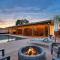 Stylish Mid-Century Oasis with Pool - توسان