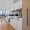 Contemporary 2-Bed Haven with Swimming Pool - 北克莱顿