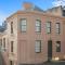 Family Terrace Home Close to Oxford Street and CBD