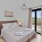 Seaside Gem near Heraklion, Villa Maro's Getaway - Kokkíni Khánion