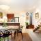 Spacious 3-Bed Family House with Courtyard