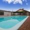 Caves Getaway - Pool and beach