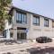 Valencia Apartments by Olala Homes