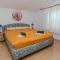 Beautiful Apartment In Nin With Kitchen
