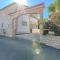Beautiful Apartment In Nin With Kitchen