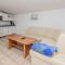 Beautiful Apartment In Nin With Kitchen
