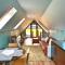 Chy Glynn. Luxury lodge with hot tub and views.