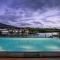 Penthouse Luxueux avec Piscines, Vues Mer et Montagne - Riviere Noire