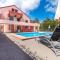 Spacious apartment with pool in Prazeres - 150m²