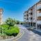 Breezy Carolina Beach Condo with Balcony and Pools! - 卡罗来纳比奇