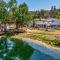 Oak Pond Retreat Stocked pond/pool table/BBQ Grill/EV Charger