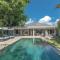 Villa Lou - Luxury Villa By The Beach