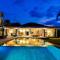 Villa Lou - Luxury Villa By The Beach