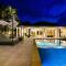 Villa Lou - Luxury Villa By The Beach