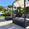 Villa Lou - Luxury Villa By The Beach