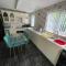 KAMPA'S Spacious 2 Bed House in DY4 for any Term - Ocker Hill