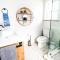 Luxurious Bohemian Bungalow in Lincolnville - Mins from Downtown!
