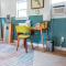 Luxurious Bohemian Bungalow in Lincolnville - Mins from Downtown!