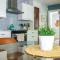 Luxurious Bohemian Bungalow in Lincolnville - Mins from Downtown!
