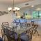 8C Richmond Park, lake view villa with full access to amenities, villa - ميرتل بيتش
