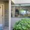 8C Richmond Park, lake view villa with full access to amenities, villa - ميرتل بيتش