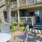 8C Richmond Park, lake view villa with full access to amenities, villa - ميرتل بيتش