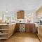 4 Bedroom Lovely Home In Ranum