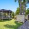 Amazing Canal House with Private Jetty, Gym & Pool - Mooloolaba