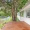 Luminous Ensuite Queen Room - Centrally Located