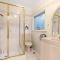 Detached Queen Room in Pymble - Serene Spot - Shared Bathroom