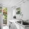 Detached Queen Room in Pymble - Serene Spot - Shared Bathroom
