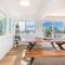 Coastal Home, 500m Walk to Hospital with Ocean Views