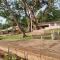 Cute Rustic Cottage by the River - Caximba