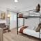 Amazing 8BR w Pool Lake ViewTons of Amenities - ديفي