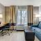 Comfort Suites near I-80 and I-94 - 兰辛