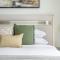 GuestReady - Downtown bliss with seaview - Dubai